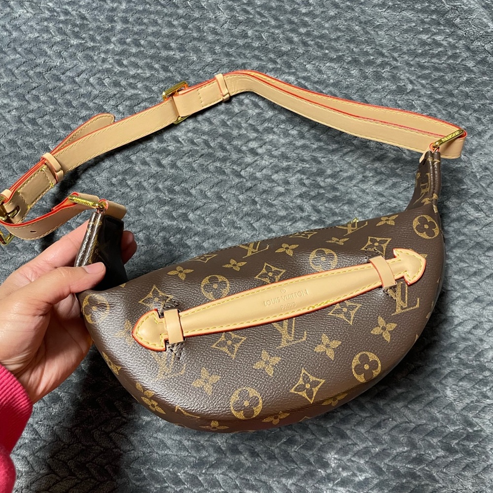 LV CROSSBODY Non-authentic